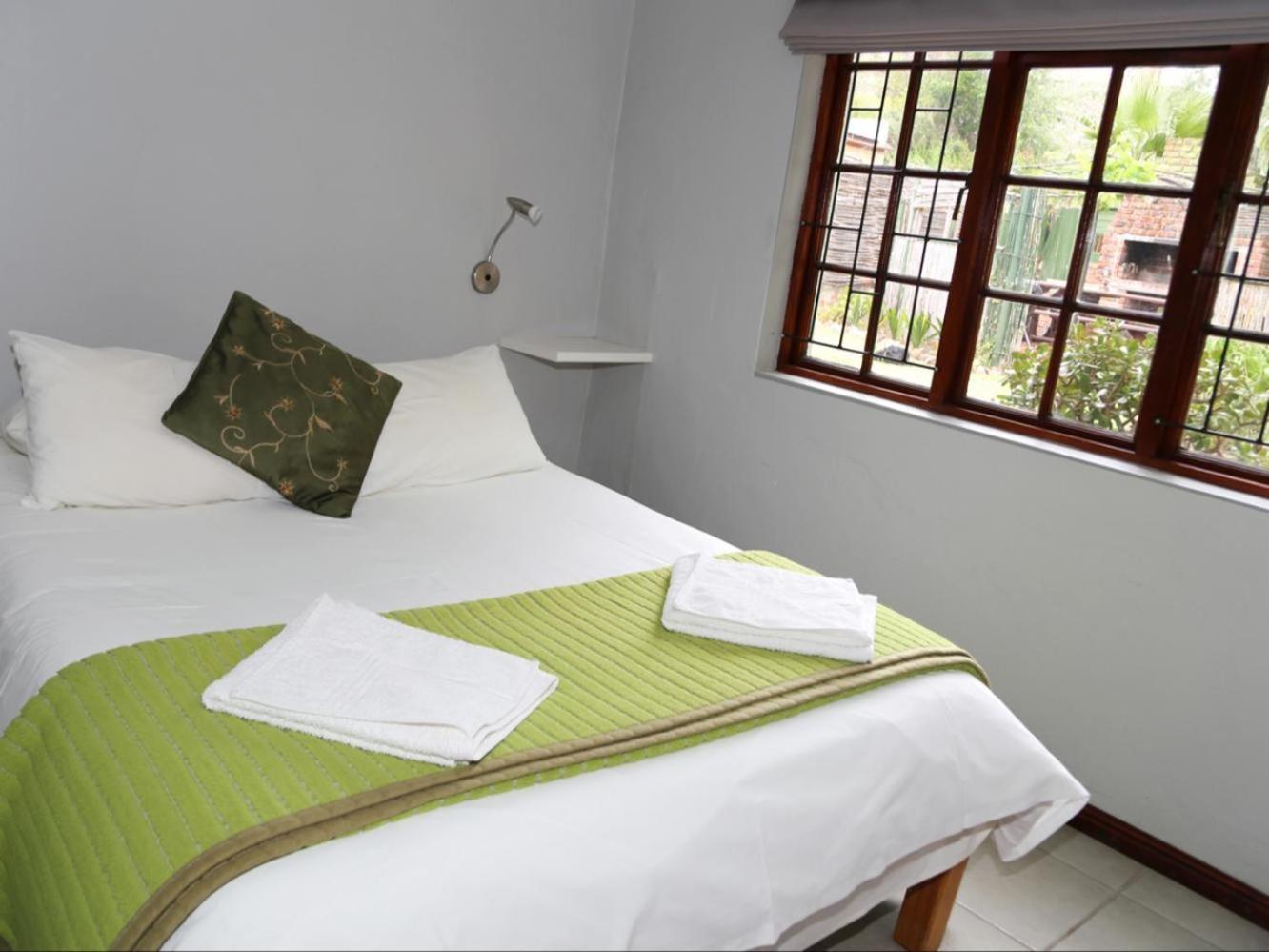 Rainbow Glen Self Catering Chalets Монтегю Номер фото